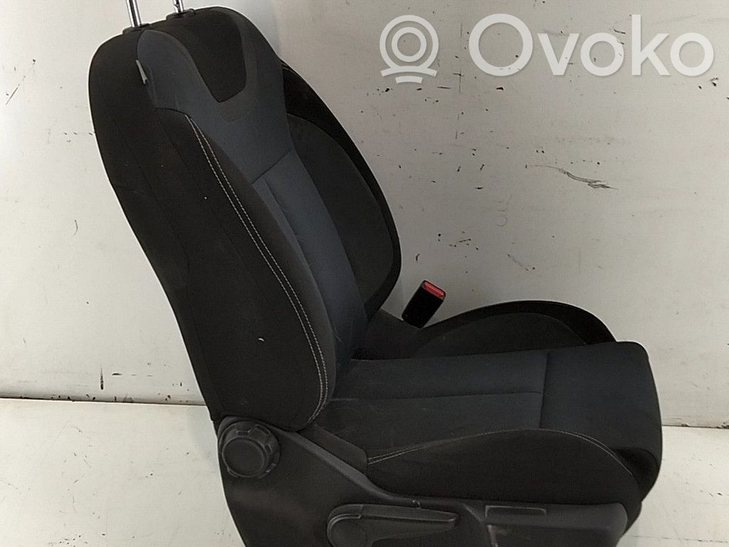 Citroen C4 II Etumatkustajan istuin 