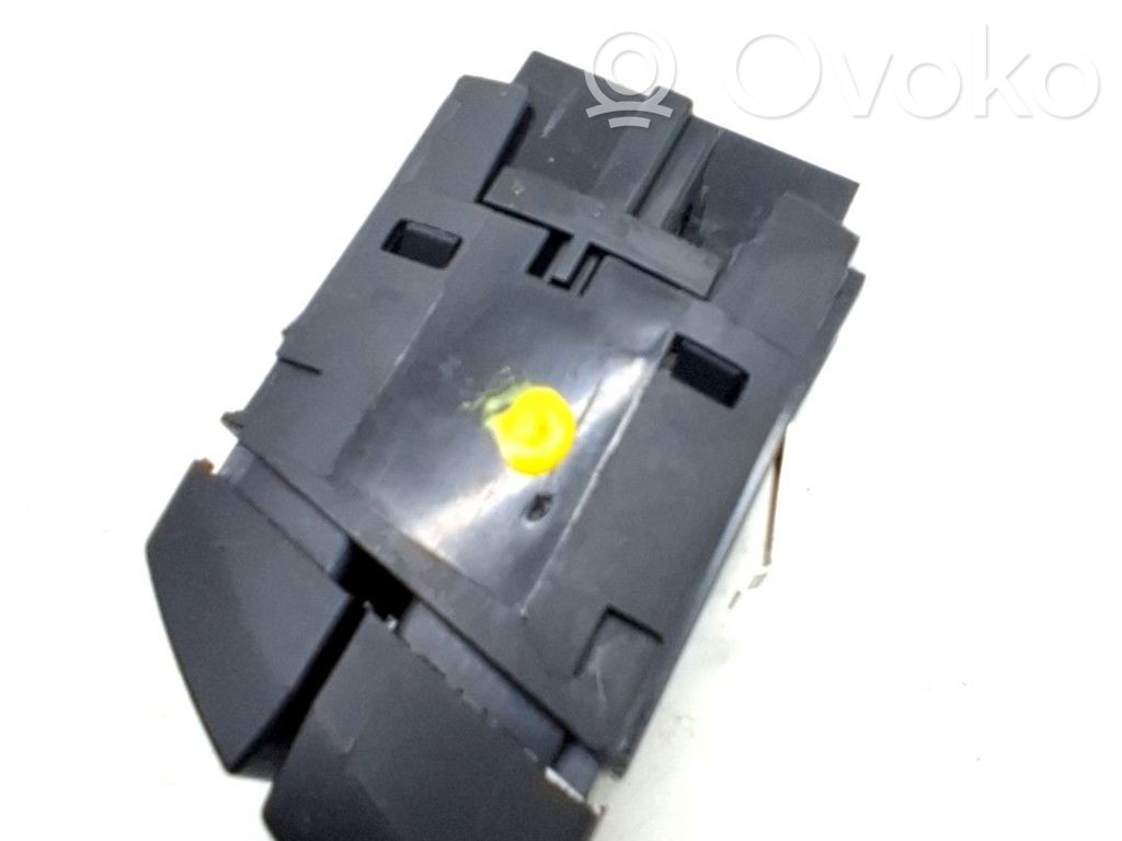 Comutator lumini pericol   61319423268