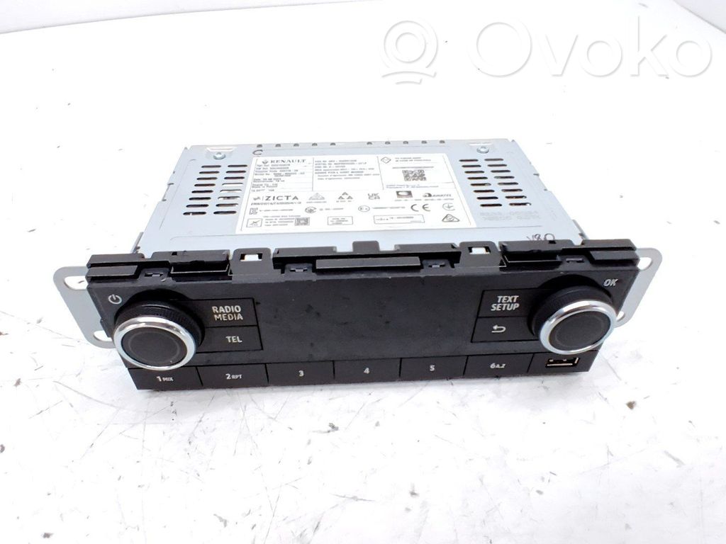Renault Kangoo II Panel / Radioodtwarzacz CD/DVD/GPS 