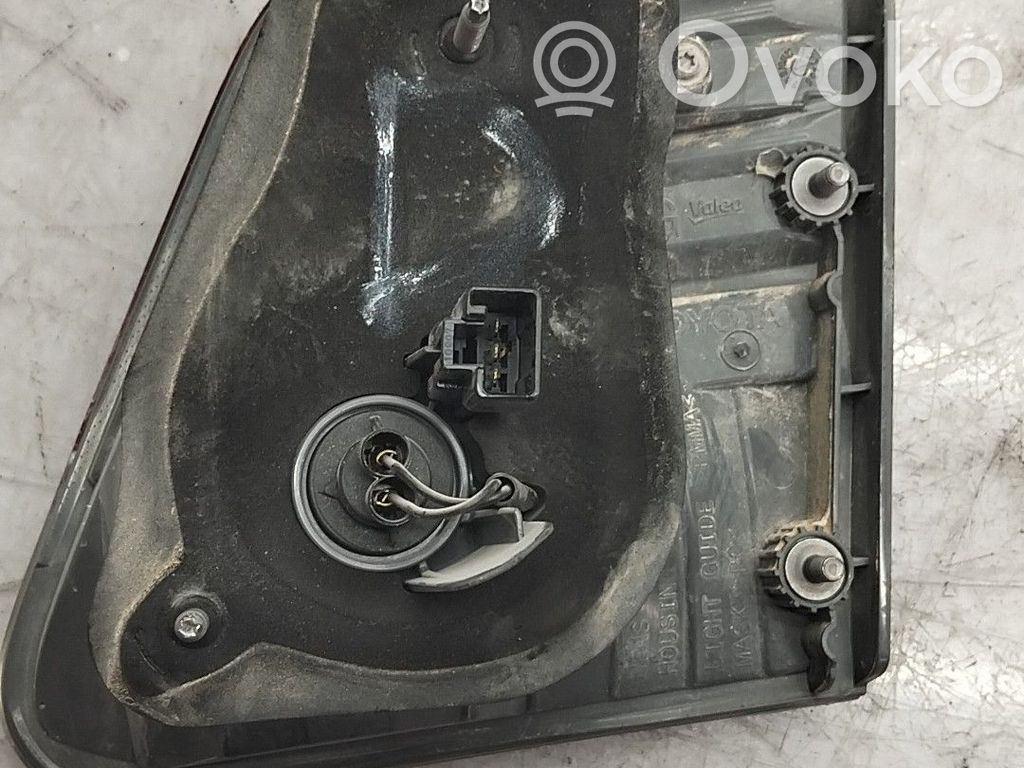 Toyota Avensis T270 Żarówka lampy tylnej 