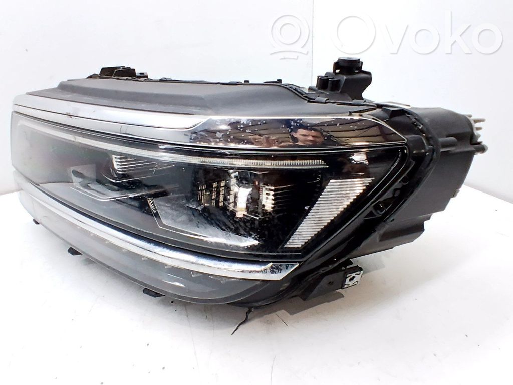 Volkswagen Tiguan Lampa przednia 