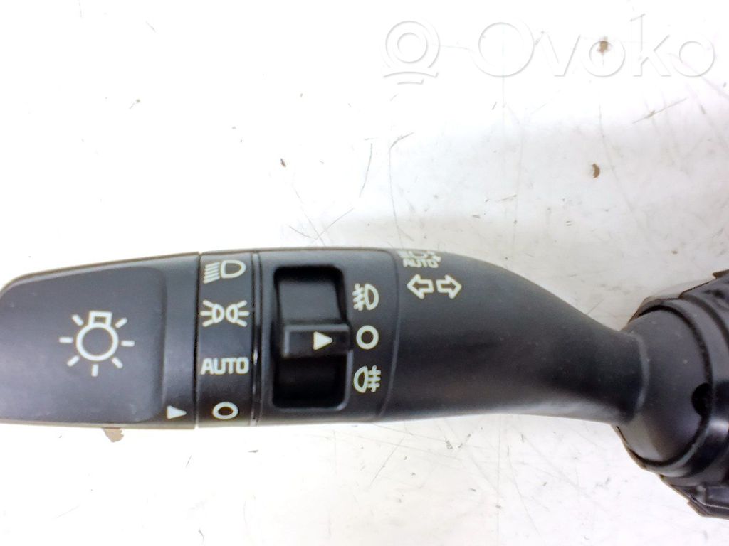 Butoane/comutatoare pe volan   93404J7950