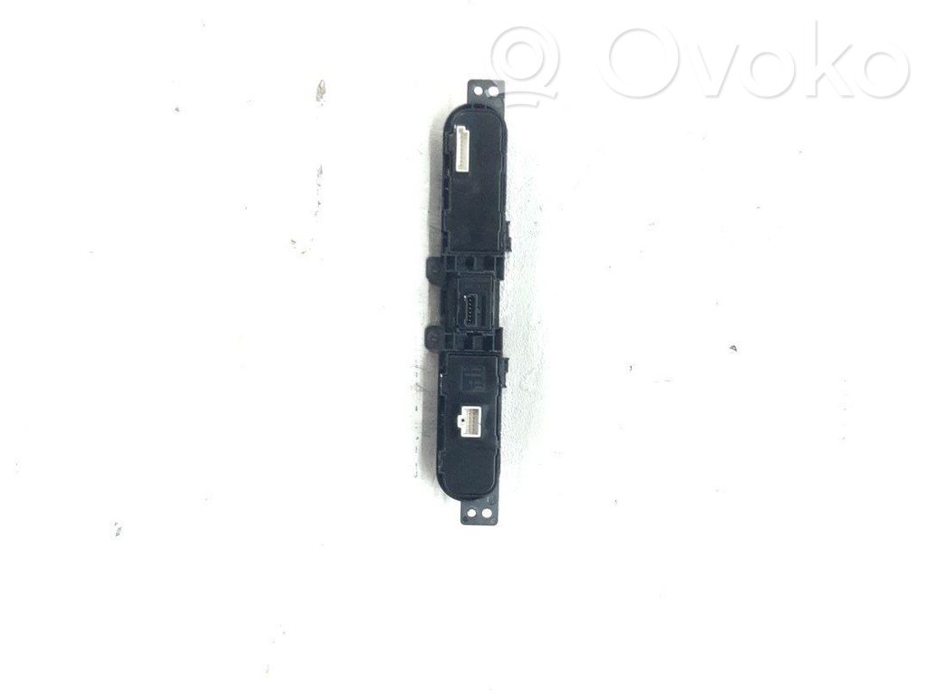 Botón interruptor de luz de peligro   93790A4000CA
