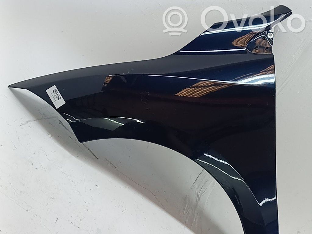 Renault Megane III Contur aripă față 