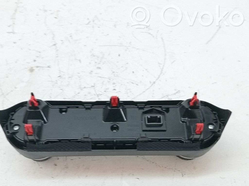 Toyota RAV 4 (XA40) Panel klimatyzacji