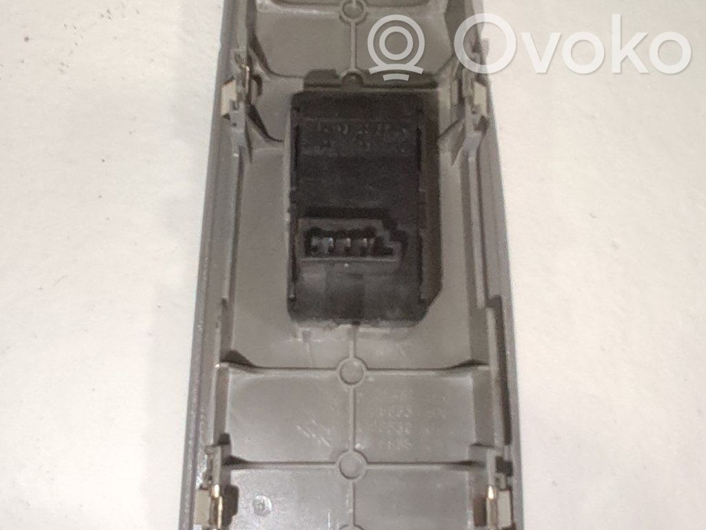 Interruttore di controllo dell’alzacristalli elettrico   61319141093