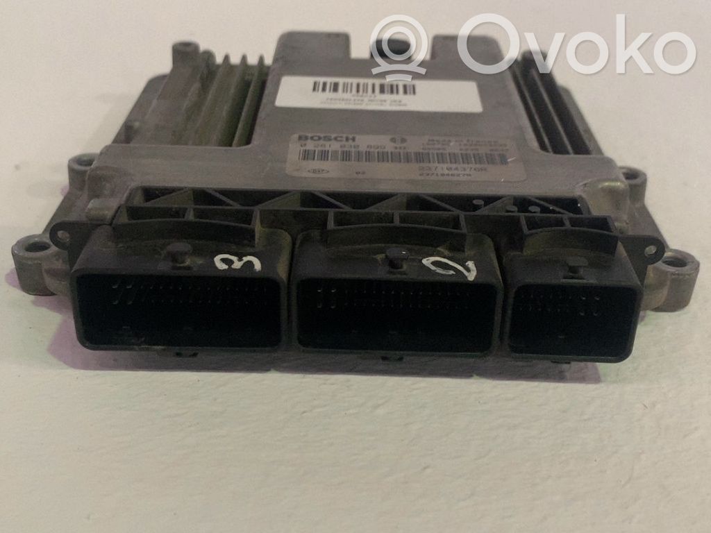 Unitate control motor/modul ECU   237104376R