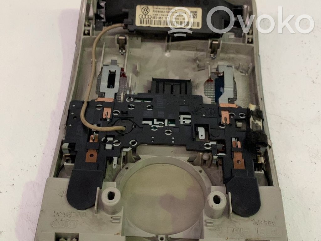 Audi A4 S4 B8 8K Rivestimento della console di illuminazione installata sul rivestimento del tetto