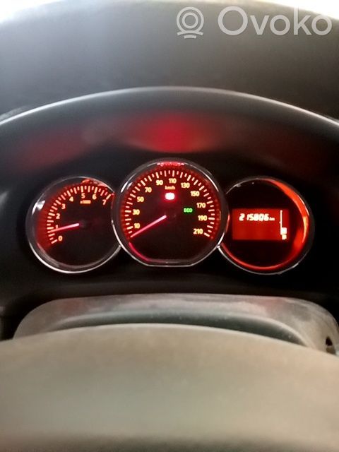 Dacia Sandero Geschwindigkeitsmesser Cockpit 