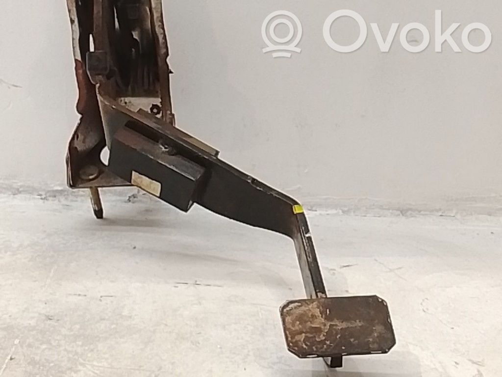 Nissan Navara D22 Pedal de embrague