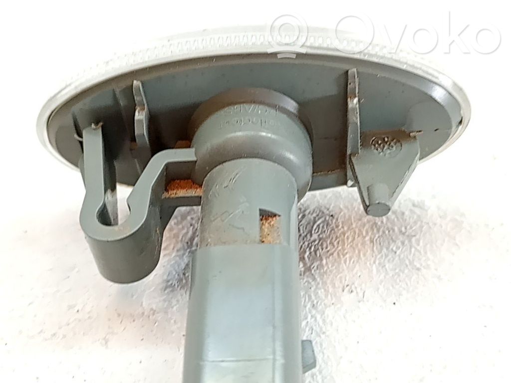 Opel Combo D Indicatore di direzione del parafango anteriore