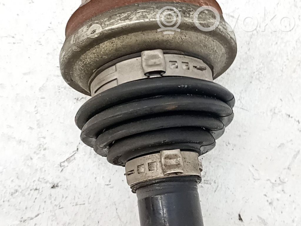 Audi A1 Takavetoakselin kardaaniakseli 