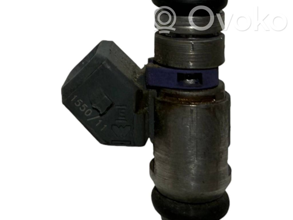 Volkswagen Golf IV Inyector de combustible 