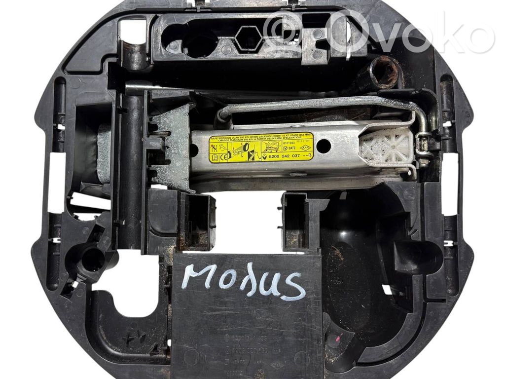 Renault Modus Spare wheel mounting bracket 