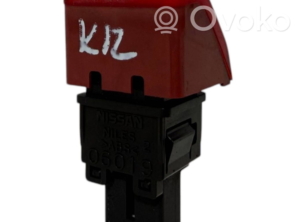 Nissan Micra Botón interruptor de luz de peligro 