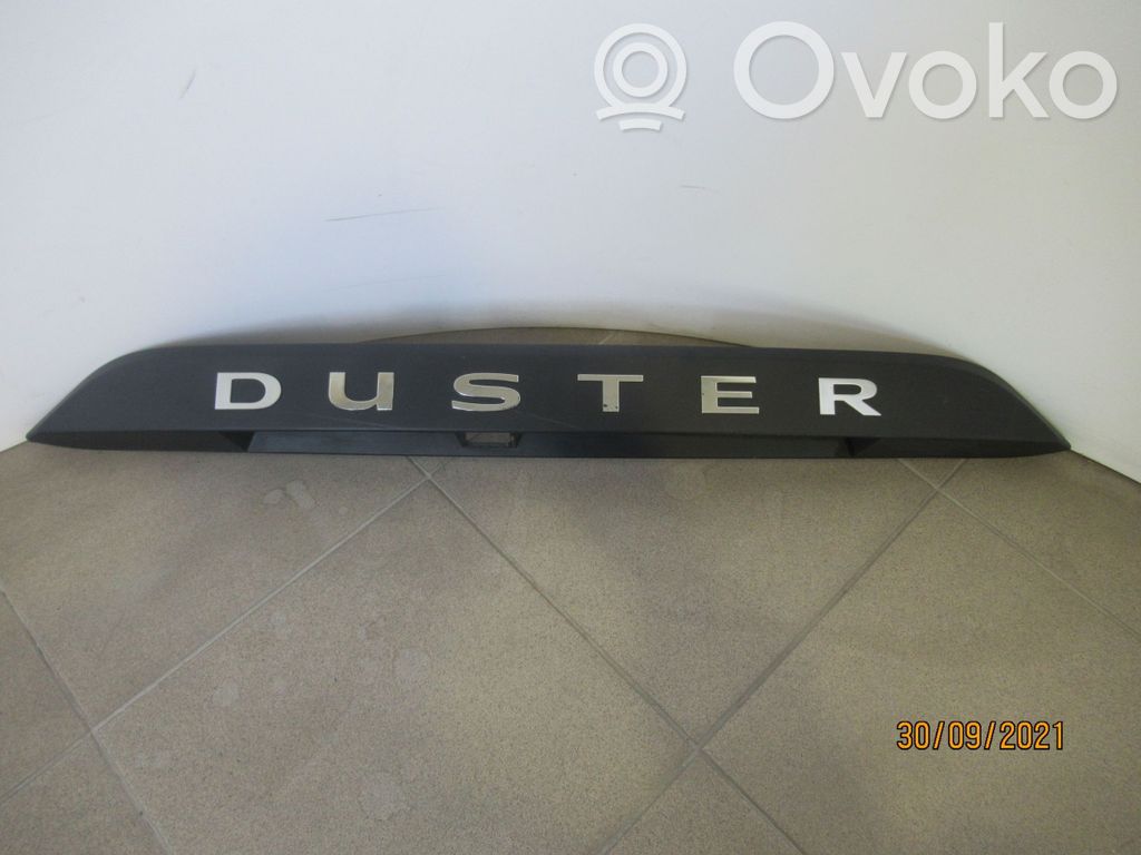 Dacia Duster Trunk door license plate light bar 