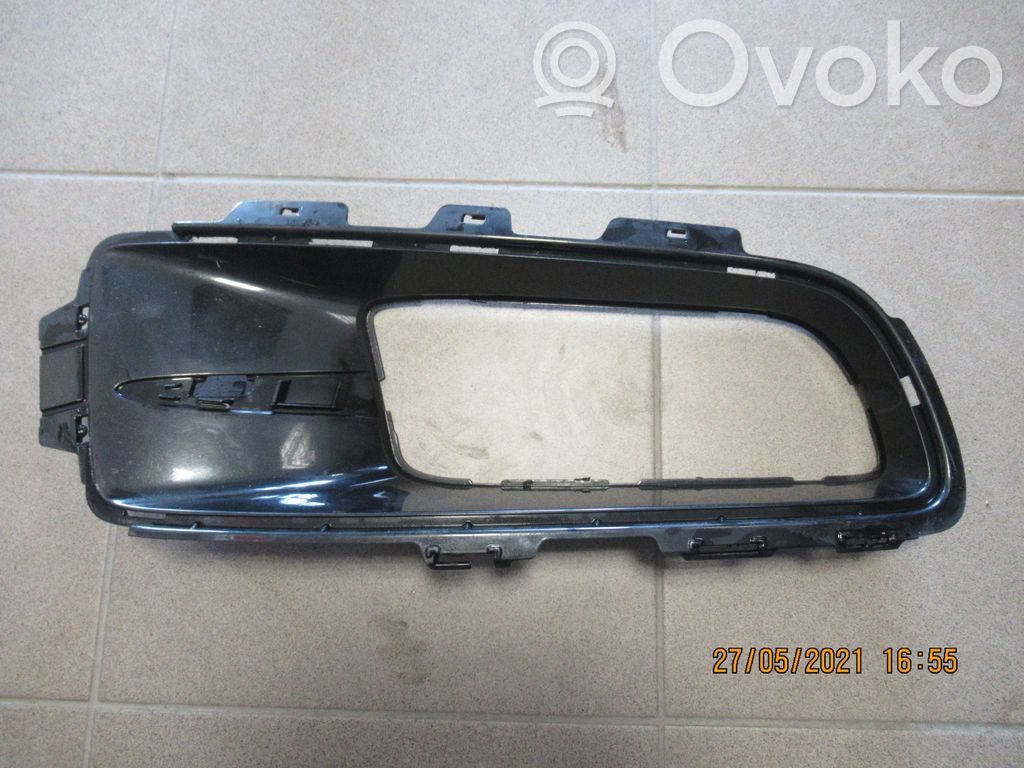 BMW X5 E70 Etupuskurin alempi jäähdytinsäleikkö 