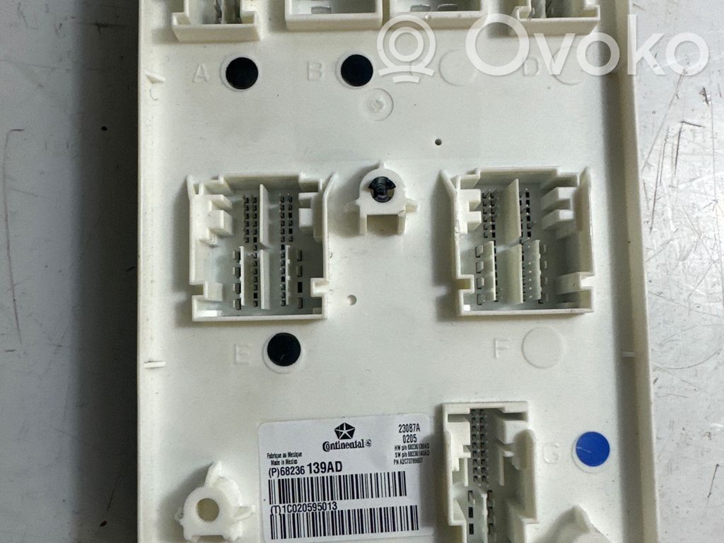 Módulo de confort/conveniencia   68236139AD,1C020595013