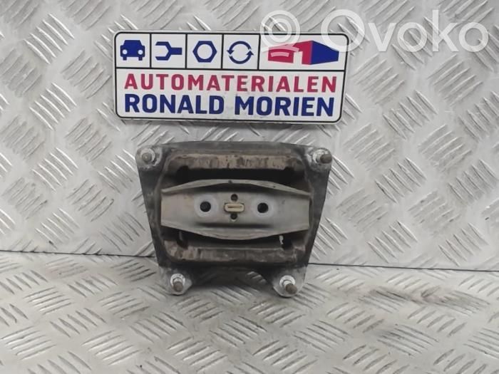 Audi A6 S6 C6 4F Łapa / Mocowanie skrzyni biegów 