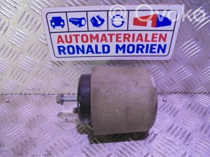Volkswagen Phaeton Engine mount bracket 