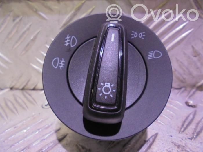 Skoda Fabia Mk3 (NJ) Interruptor de luz 