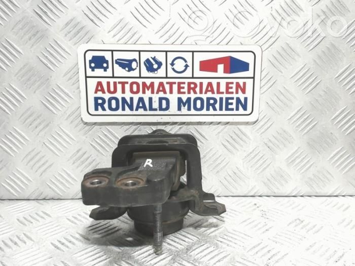 Peugeot 108 Engine mount bracket 