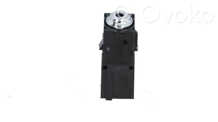 Peugeot 108 Enchufe conector USB 