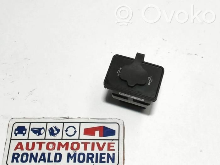 Iveco Daily 4th gen Enchufe conector USB 
