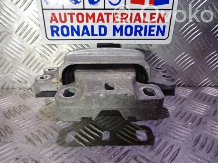 Volkswagen PASSAT B6 Gearbox mounting bracket 