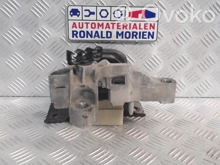Dacia Duster Engine mount bracket 