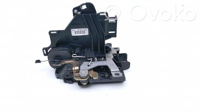 Volkswagen Polo Cerradura de puerta delantera 