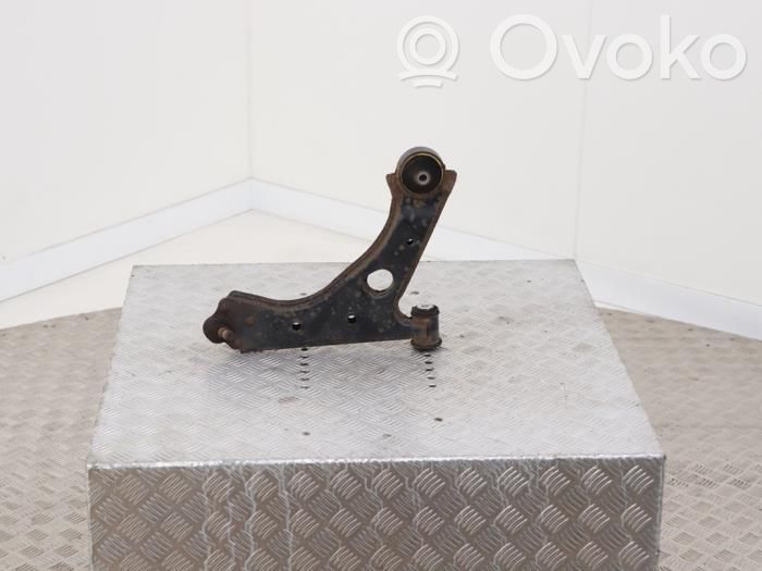 Opel Corsa D Рычаг 