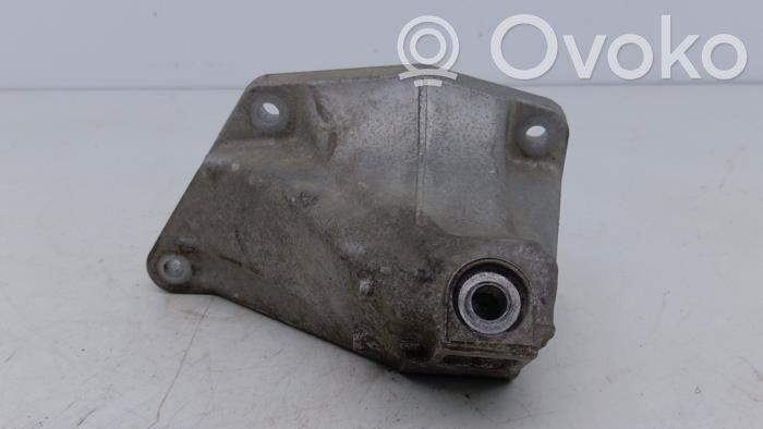 Engine mount bracket   22112284111