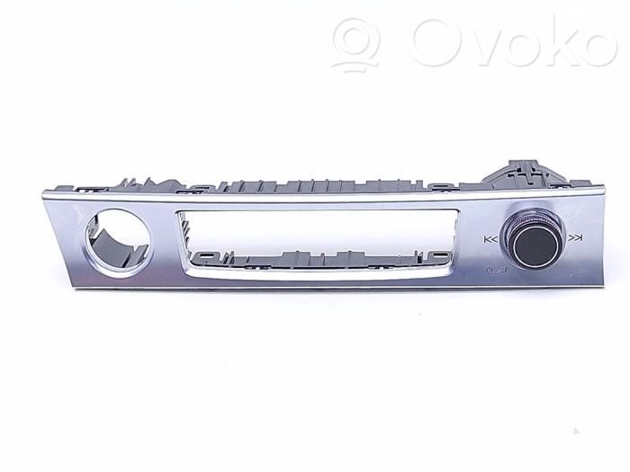 Head unit multimedia control   4N0919070