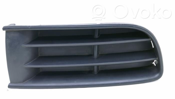 Volkswagen PASSAT B5.5 Grilă inferioară bară față 