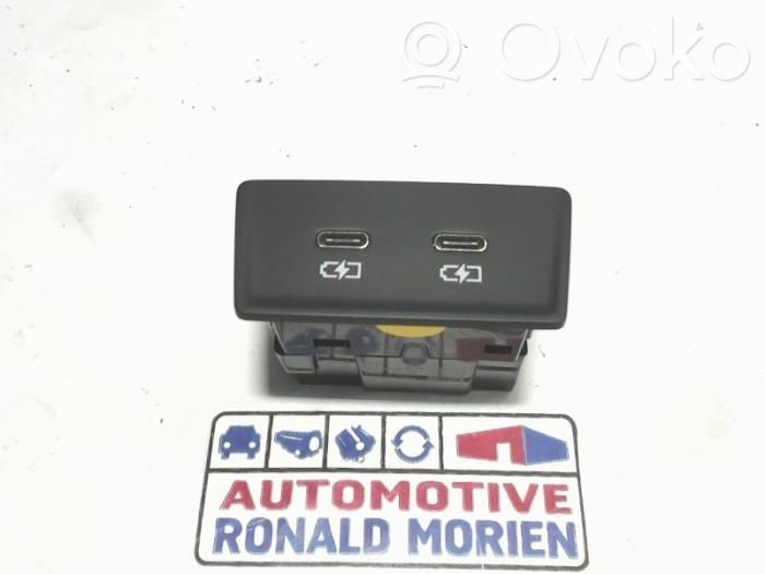 Audi A3 8Y Unidad de control del USB 