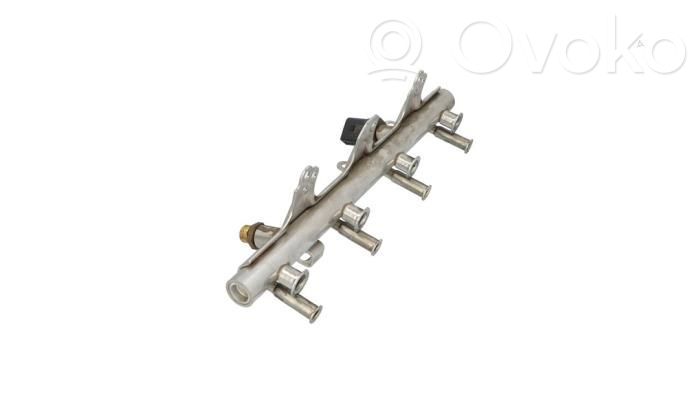 Audi A4 S4 B8 8K Tuyau de conduite principale de carburant