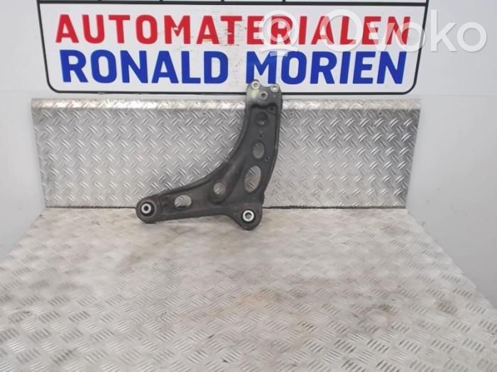 Opel Vivaro Wahacz przedni 