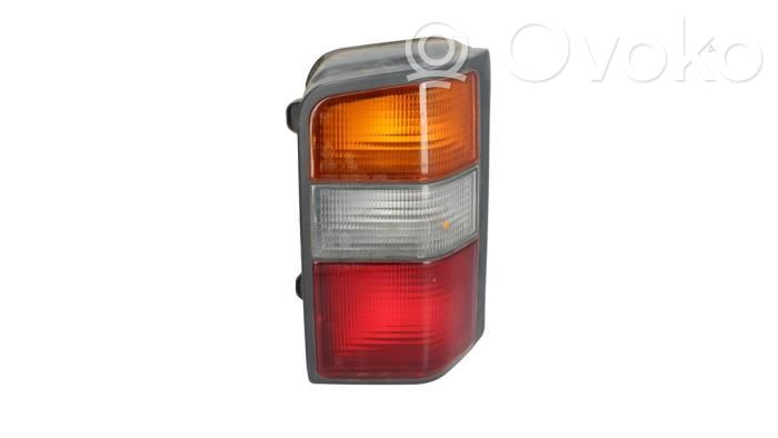Mitsubishi L300, Cosmos Feux arrière / postérieurs