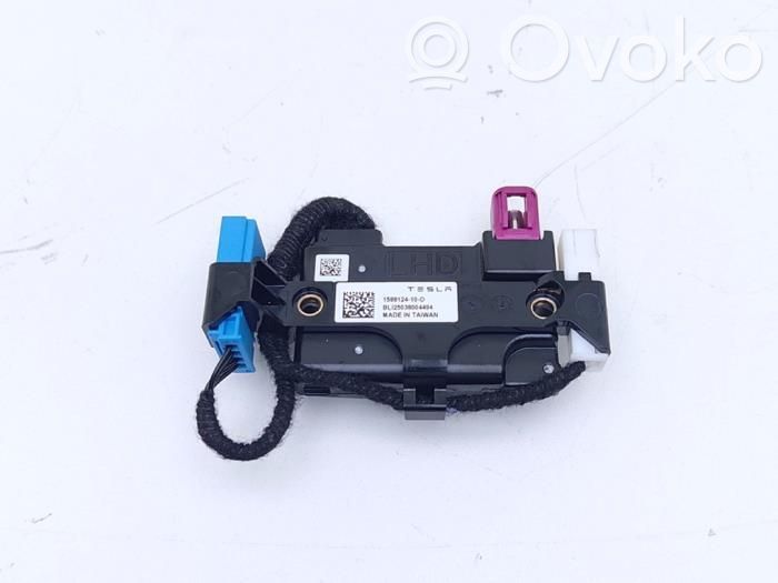 Tesla Model Y Windshield/windscreen camera 