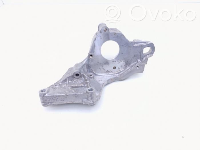 Mocowanie alternatora   04L130389D