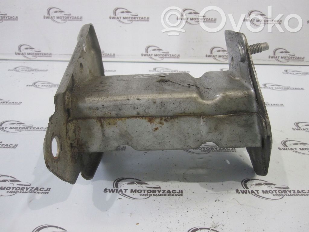 Quarter panel pressure vent