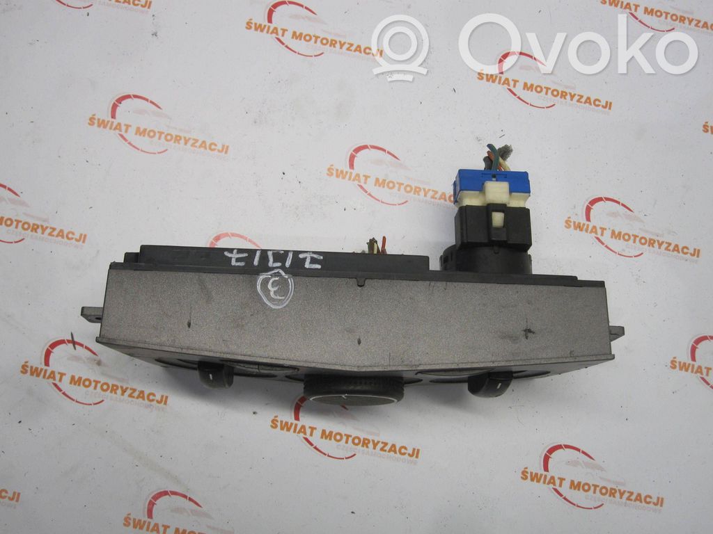 Citroen DS3 Climate control unit 