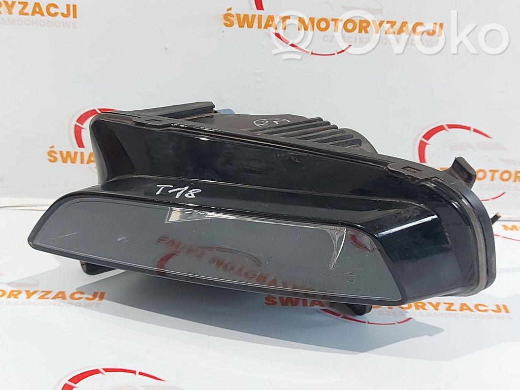 Etusumuvalo   8V0941699D