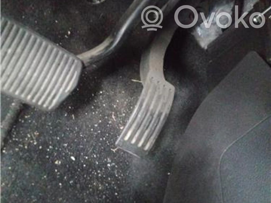Accelerator throttle pedal