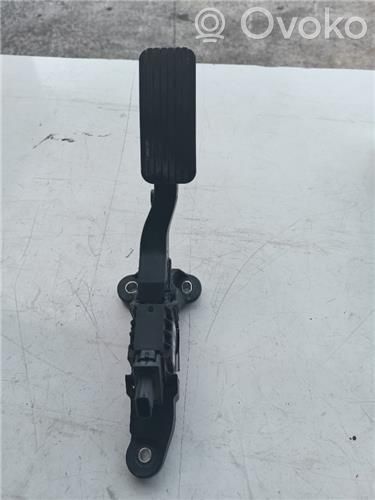 Accelerator throttle pedal