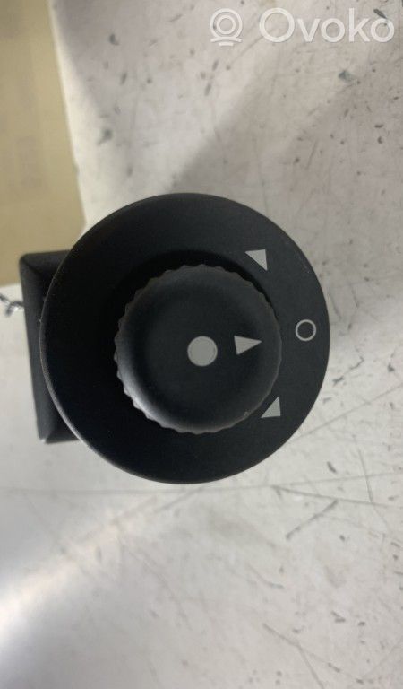 Wing mirror switch