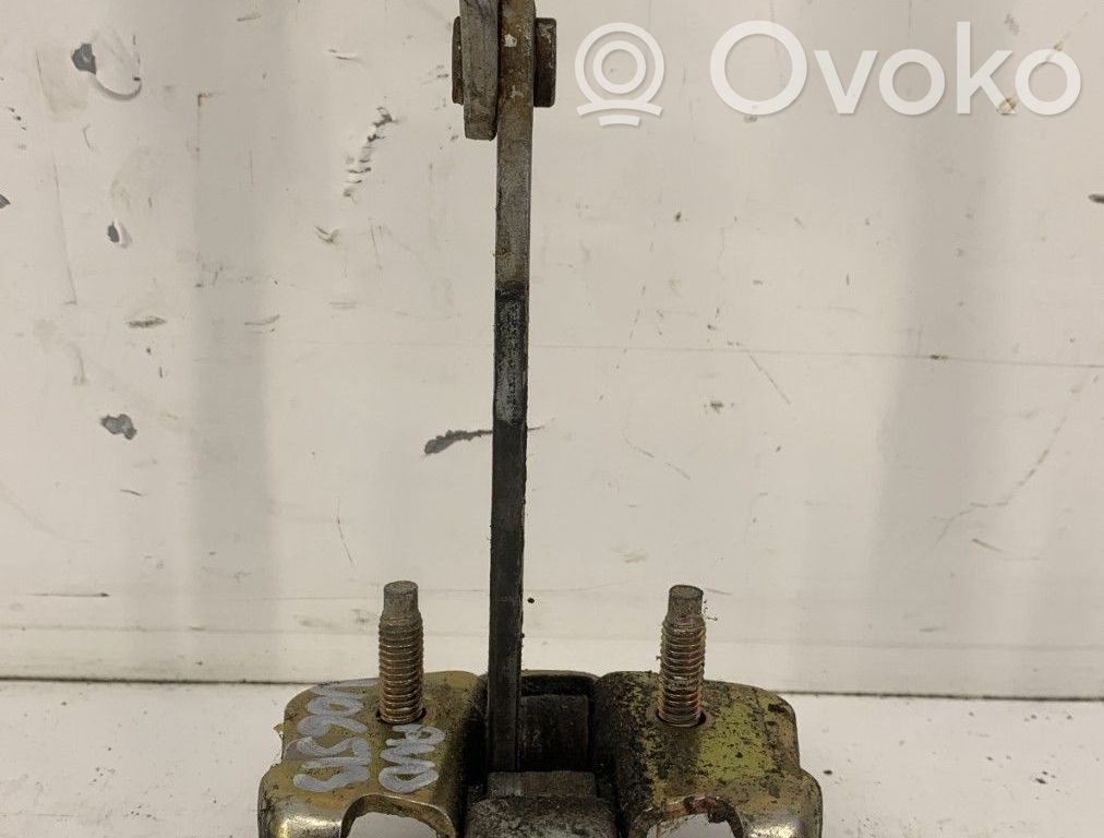 Renault 19 Etuoven pidätin 