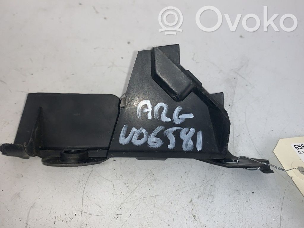 Renault Clio II Uchwyt / Mocowanie zderzaka tylnego 