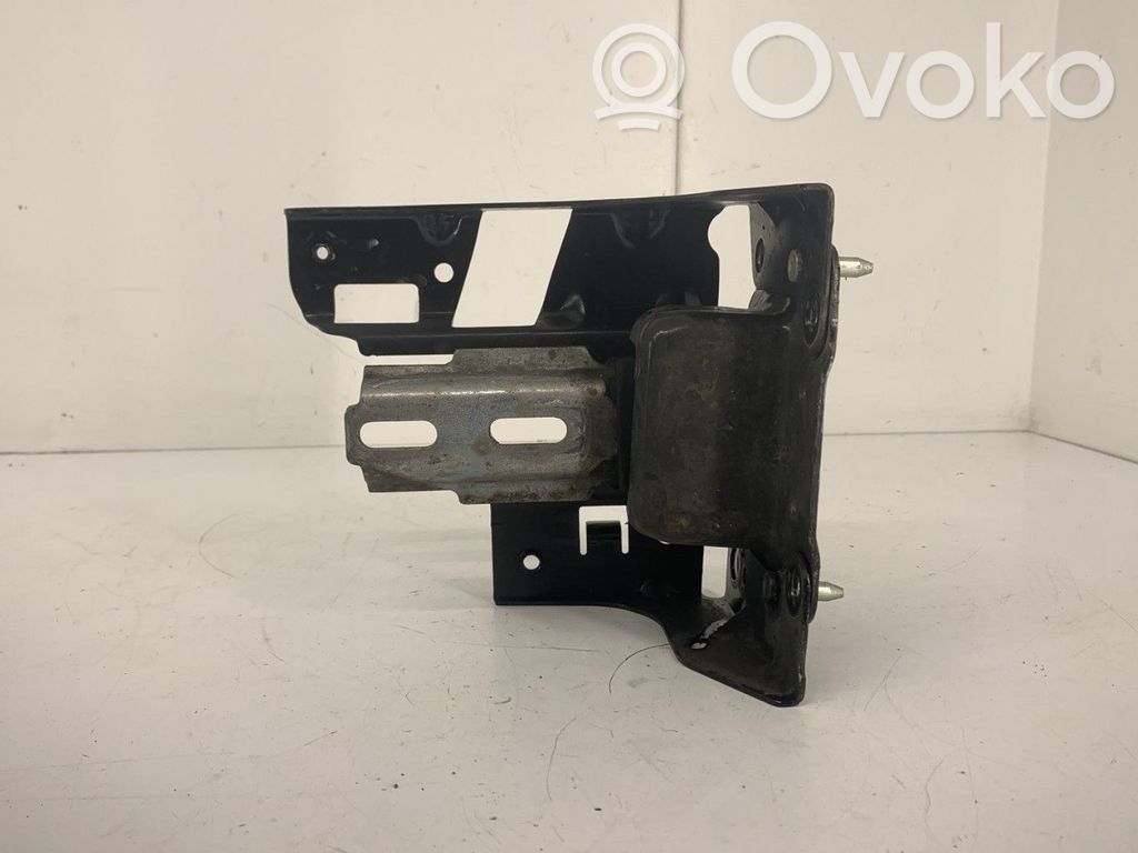Engine mount bracket   1813L2